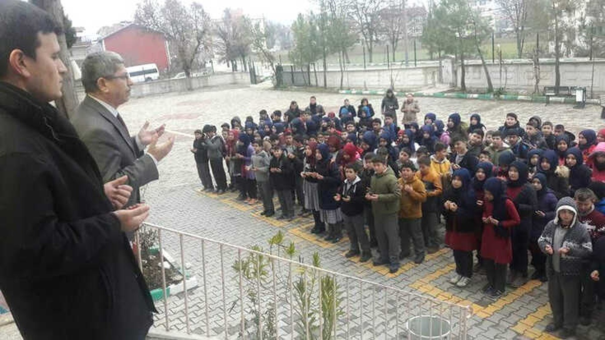 Öğrenciler Askerler İçin Fetih Suresi Okudu