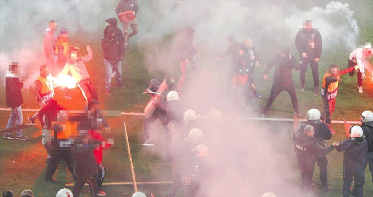 Olympiakos - AEK Maçında Yaşanan Olaylar Nedeniyle Ceza Yağdı