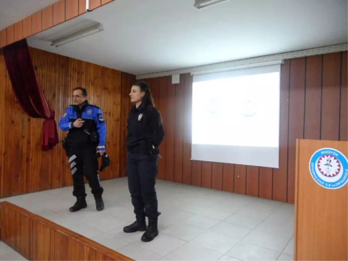 Polis Ekipleri \'Güvenli İnternet Kullanımı\' Semineri Verdi