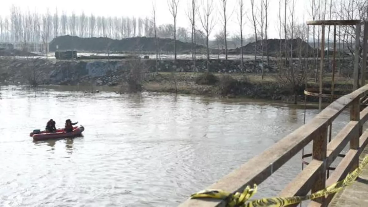 Edirne\'de Kaçak Botu Alabora Oldu: 10 Kayıp