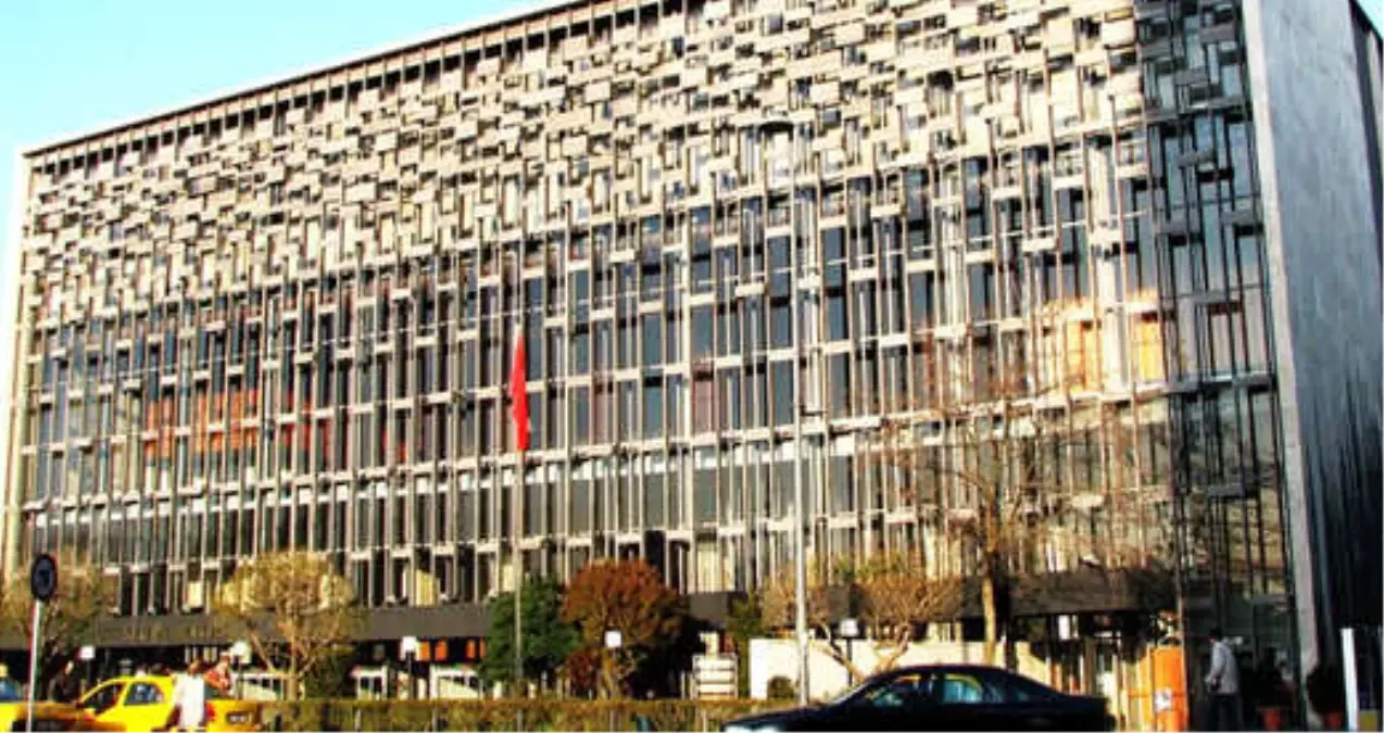 Taksim\'de, Yerine Opera Binası Yapılacak Olan AKM\'ye İlk Kazma Vuruldu