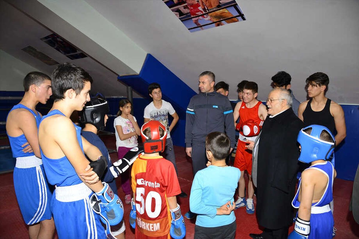 Vali Şentürk, Sporcularla Buluştu