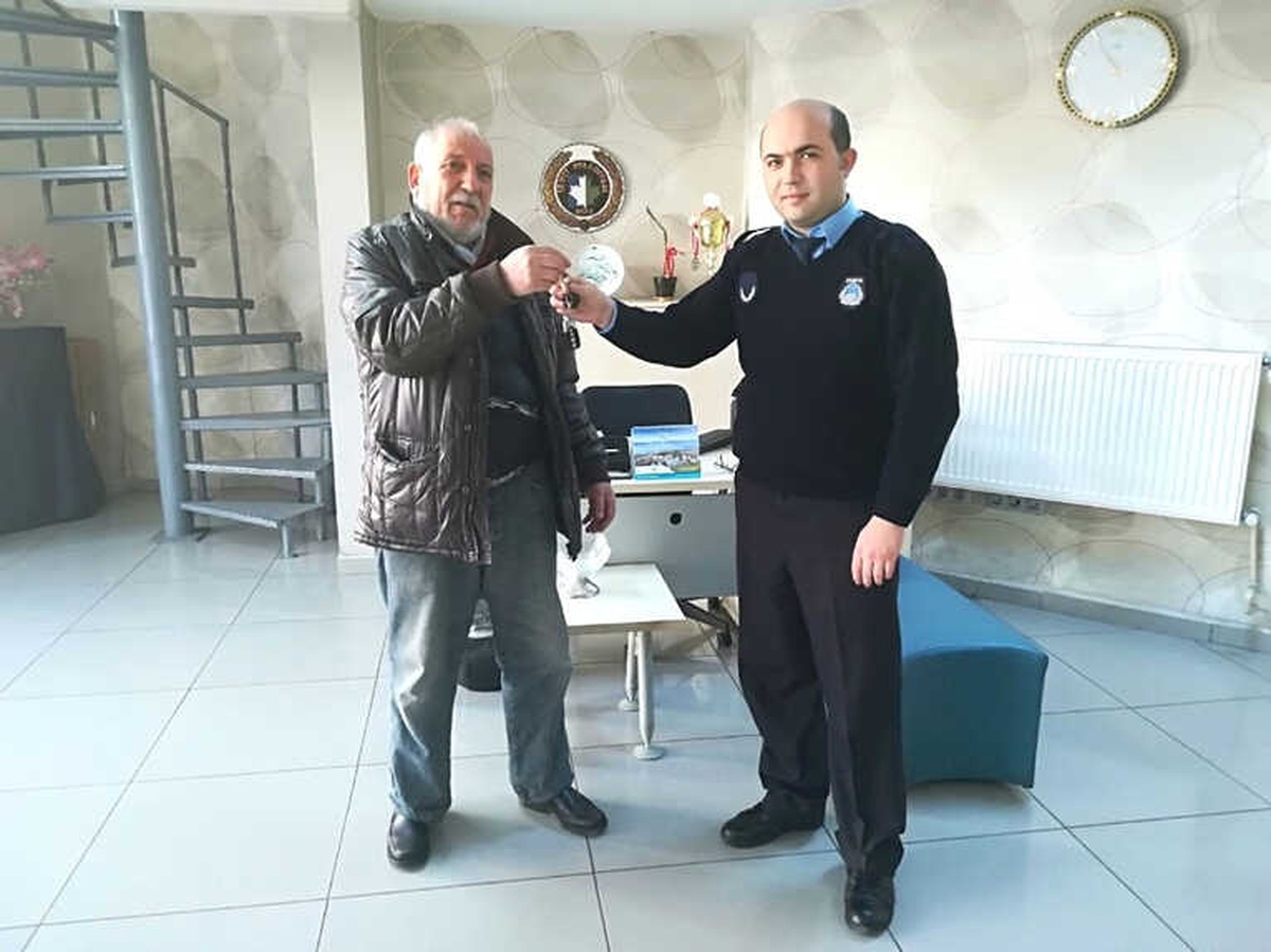 Zabıta Vatandaşa Kaybettiği Anahtarını Buldu