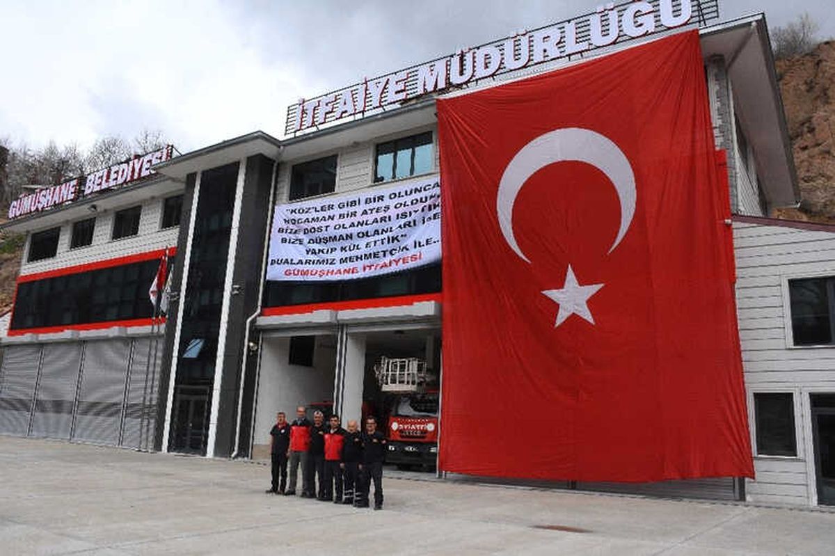 Zeytin Dalı\'na Destek İçin Dev Türk Bayrağı Astılar