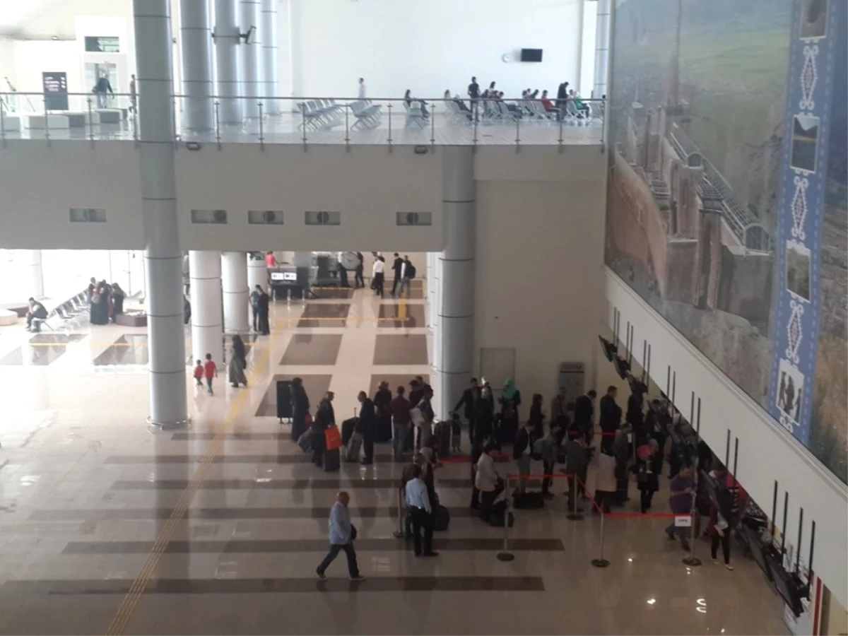 Ağrı Ahmed-i Hani Havalimanı\'nda 28 Bin 330 Yolcuya Hizmet Verildi
