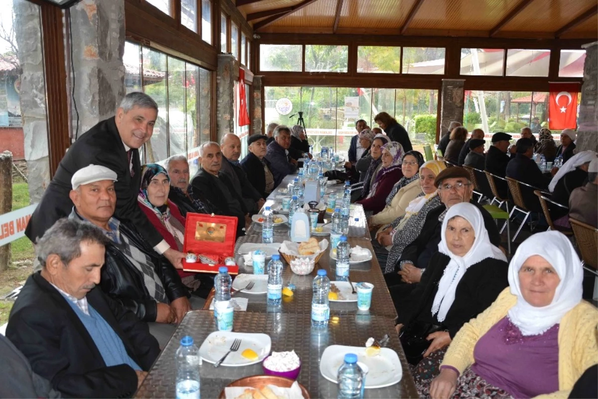 Asırlık Sevgililer Bir Araya Geldi