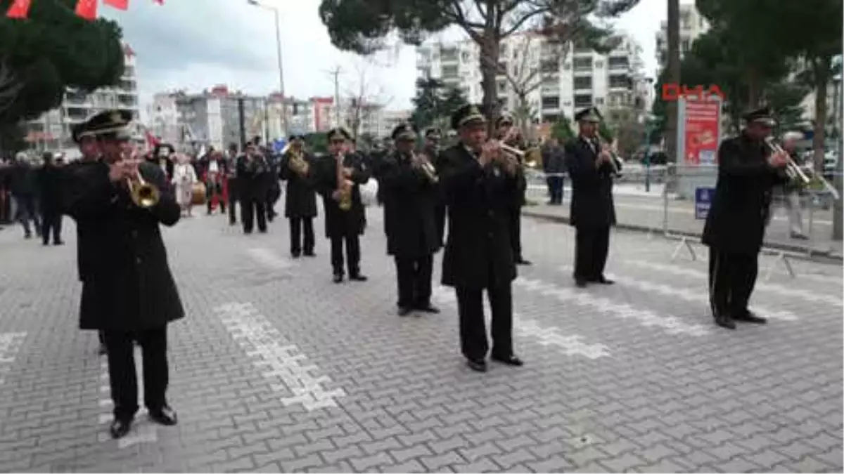 Balıkesir Edremit\'te Zeytin Hasat Sonu Şenliğinde Renkli Görüntüler