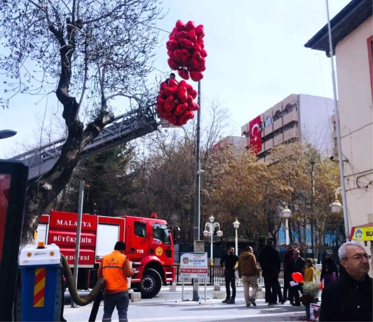 Baloncunun Yardımına İtfaiye Yetişti