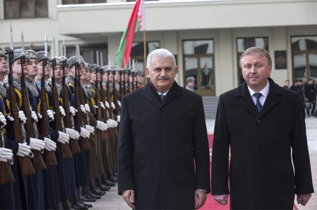Başbakan Yıldırım Belarus\'ta Resmi Törenle Karşılandı