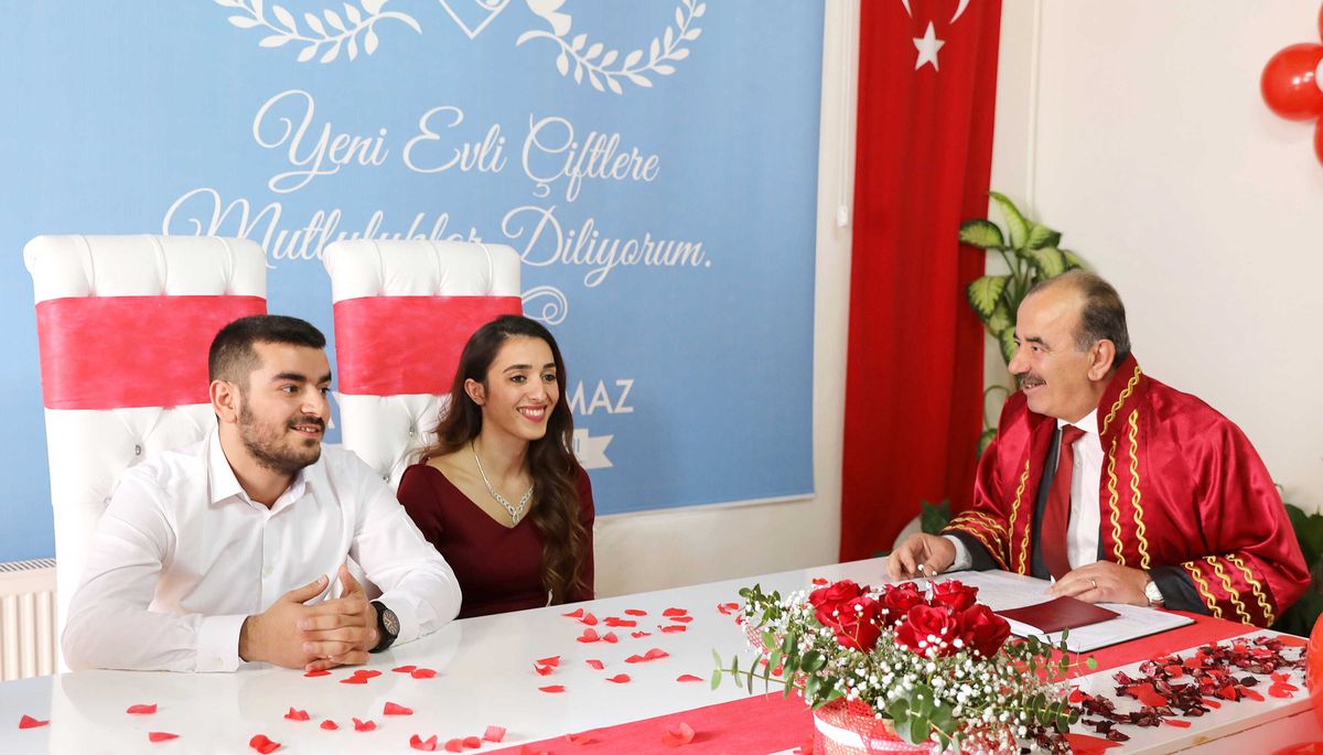 Başkan Türkyılmaz, Genç Çiftlerin Mutluluğuna Ortak Oldu
