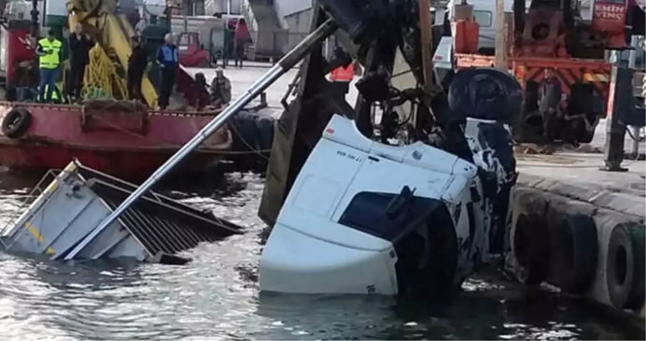 Freni Boşalan Kamyonet Denize Uçtu