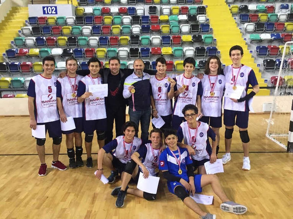 Burhaniyeli Gençler Voleybolda Balıkesir\'i Temsil Edecekler