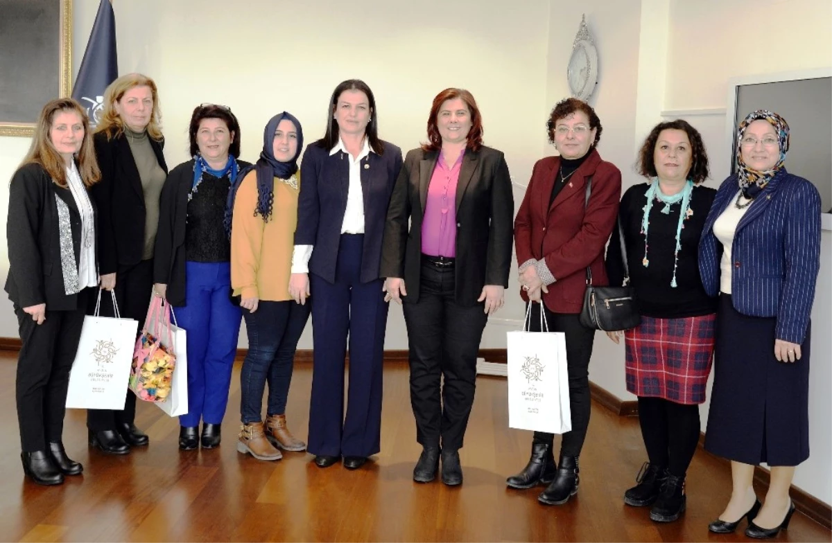 Kadın Muhtarlar Sevgililer Günü\'nde Başkan Çerçioğlu\'nu Ziyaret Etti