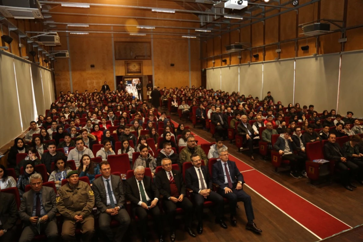 Kariyer Günlerinin Konuğu Vali Hüseyin Aksoy Oldu