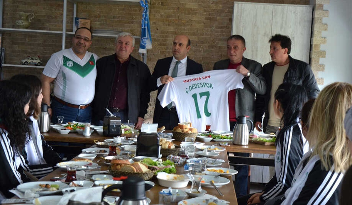Kaymakam Can, Voleybol Takımıyla Buluştu