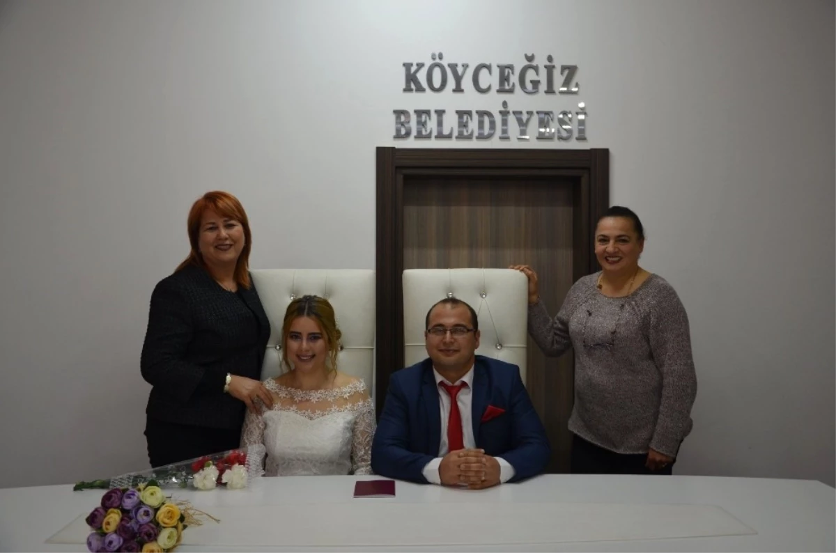 Köyceğizli Çiftler Sevgililer Günü\'nde Mutluluğa Evet Dedi