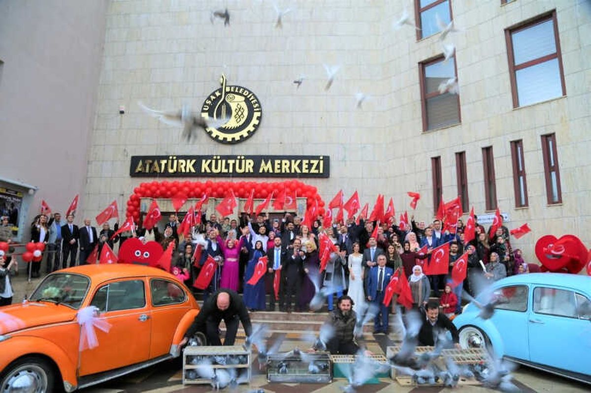 Uşak\'ta Afrin Mesajlı Sevgililer Günü Etkinliği