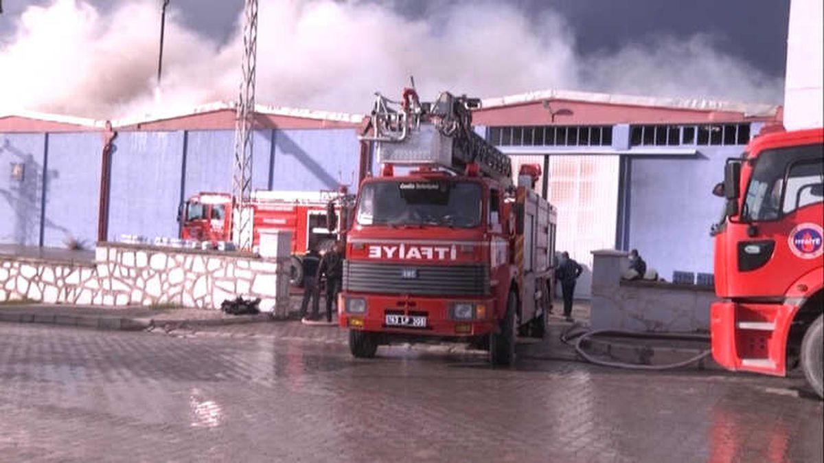 Uşak\'ta Fabrika Yangını