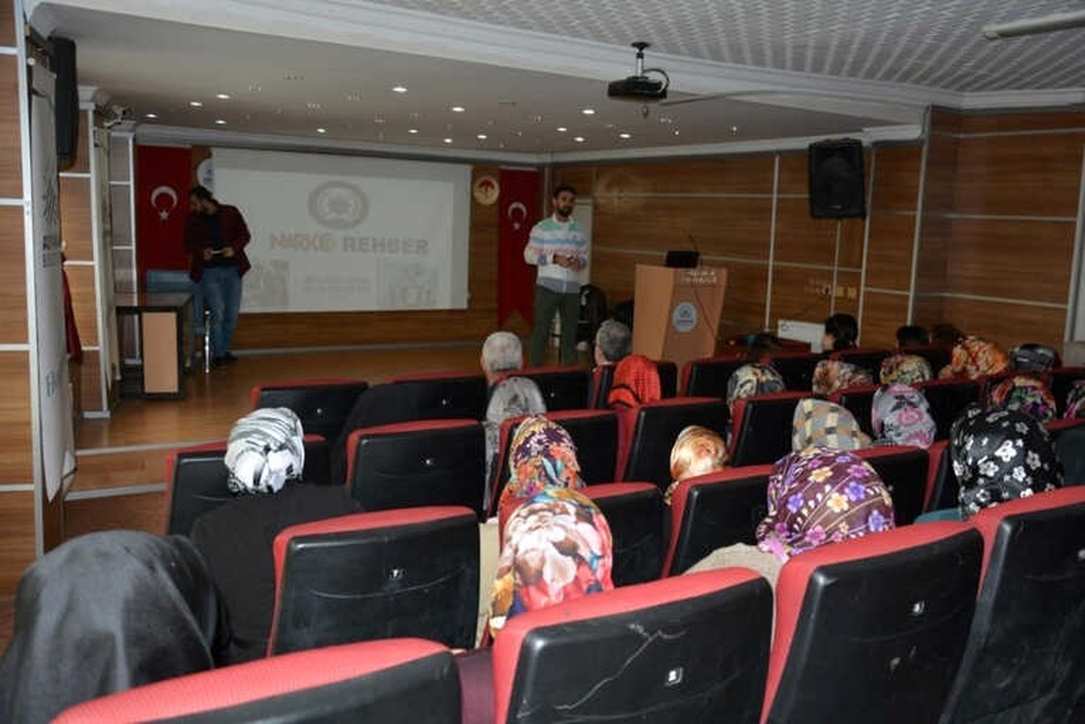 Usta Öğretici ve Kursiyerlere Uyuşturucunun Zararları Anlatıldı