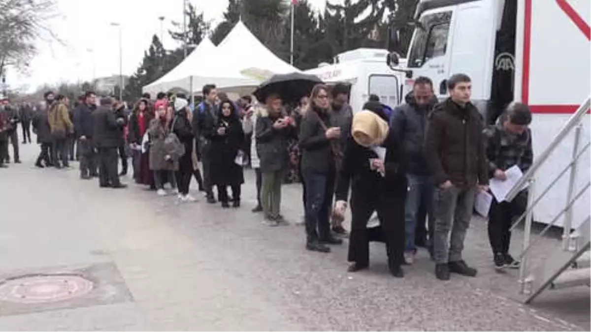 Vali Balkanlıoğlu Kanser Hastası Utku İçin Kan Verdi