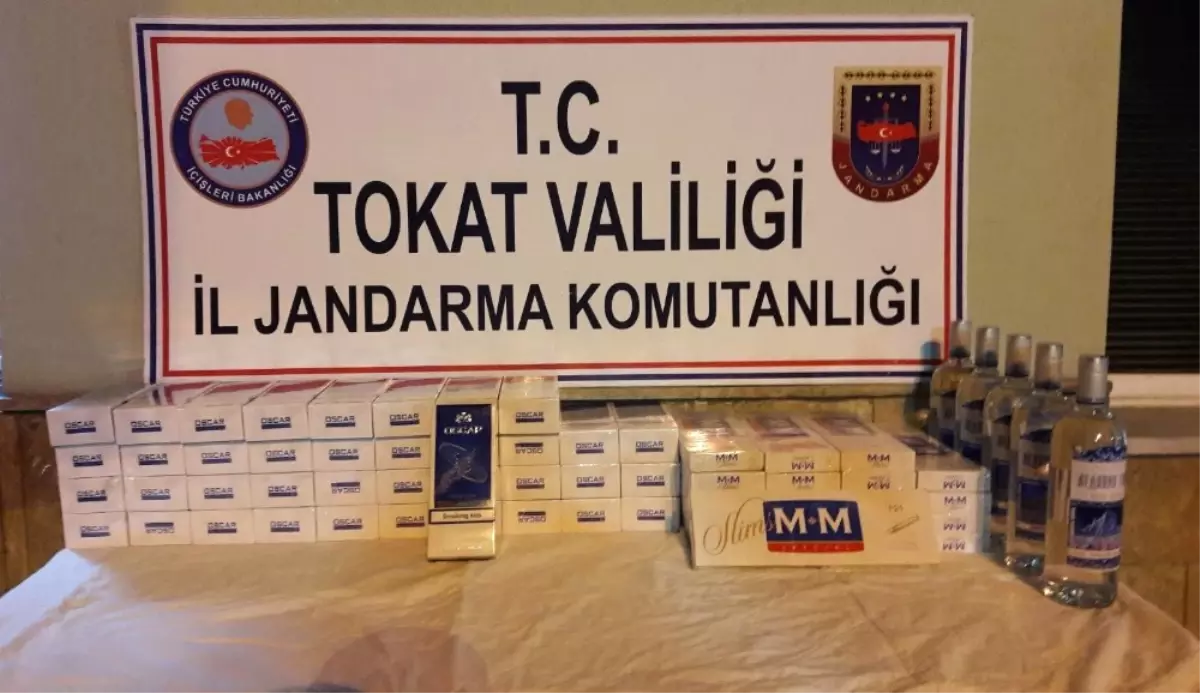 Valizinden 600 Paket Sigara, 5 Litre İçki Çıktı