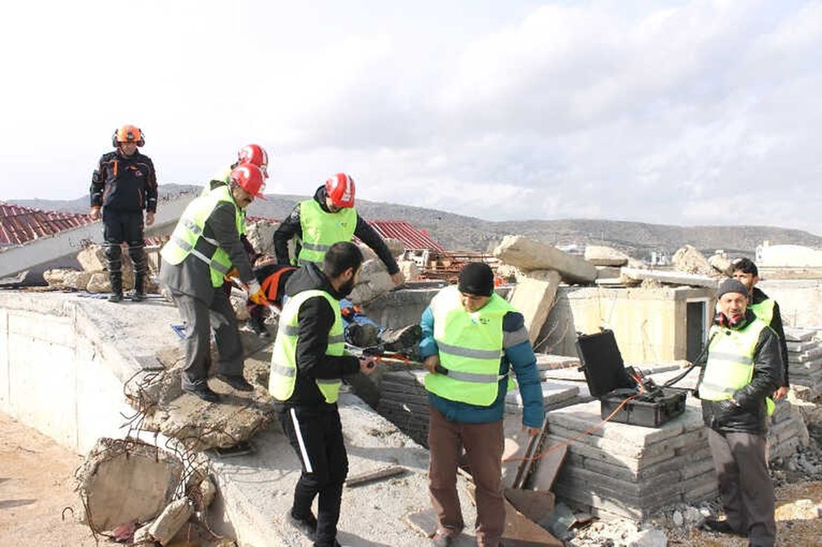 Afyonkarahisar\'da Gerçeği Aratmayan Arama Kurtarma Tatbikatı