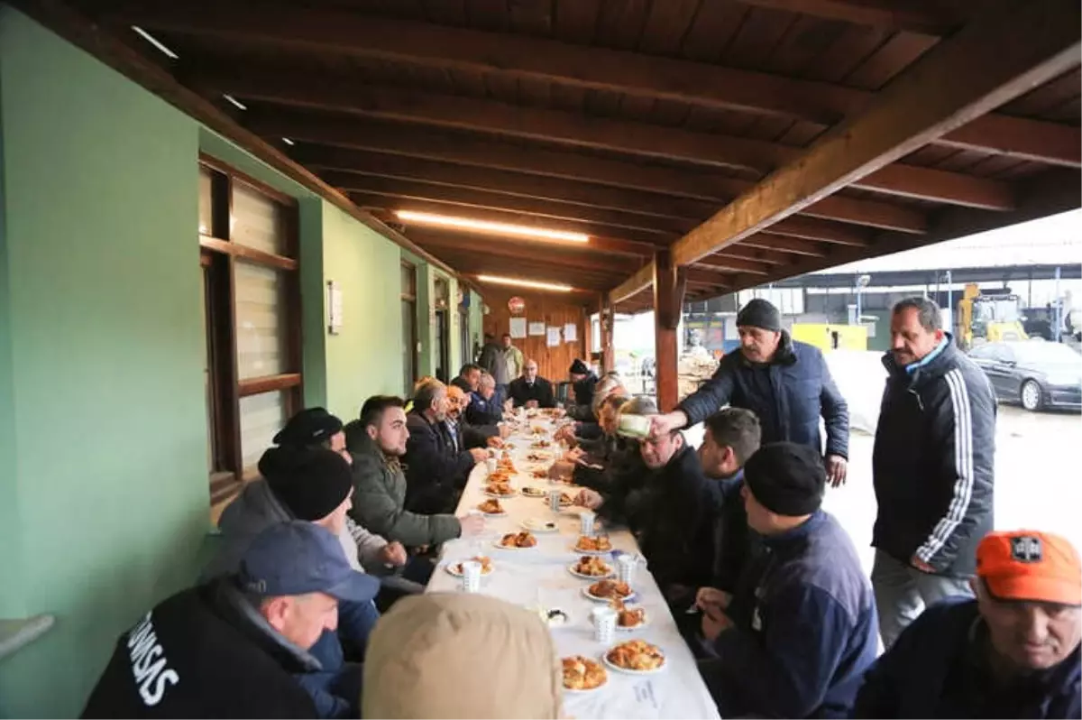 Başkan Yılmazer, Fen İşleri Personeliyle Bir Araya Geldi