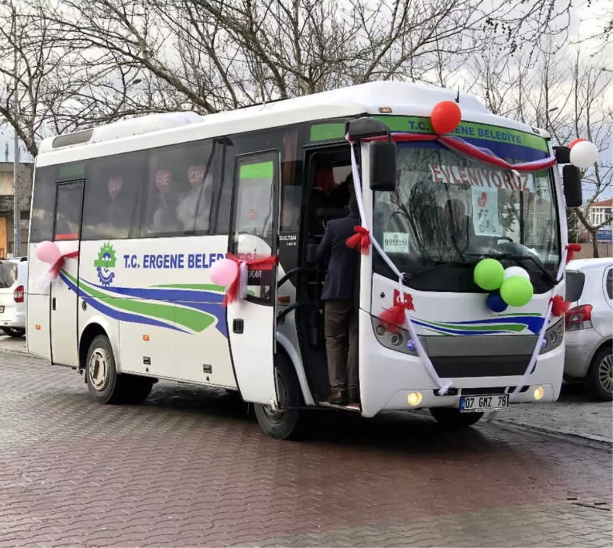 Belediye Otobüsü Gelin Arabası Oldu