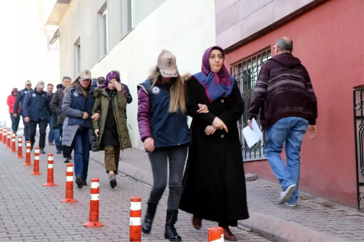 Fetö\'den Gözaltına Alınan 5 Kişi Adliyeye Sevk Edildi