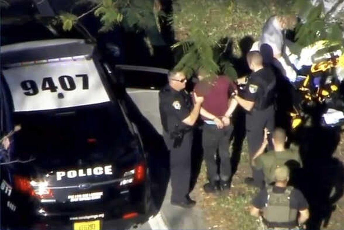 Florida\'da Bir Lisede Silahlı Saldırı: Ölenler Var, Zanlı Gözaltına Alındı