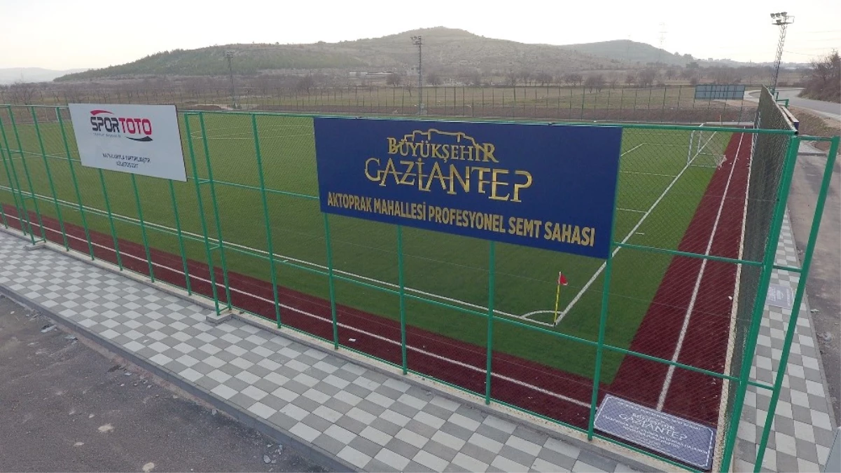Gaziantep\'te FIFA Belgeli Semt Sahası Açıldı