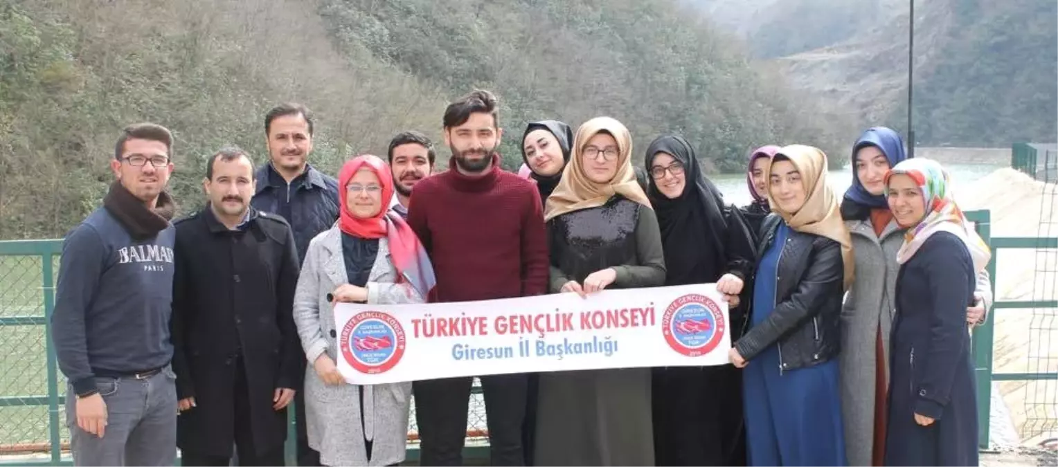 Geleceğe Sarıldılar