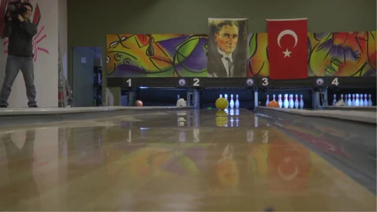 Görme Engelliler Bowling Turnuvasında Yarıştı