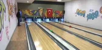 Görme Engellilerin Kıyasıya Bowling Mücadelesi