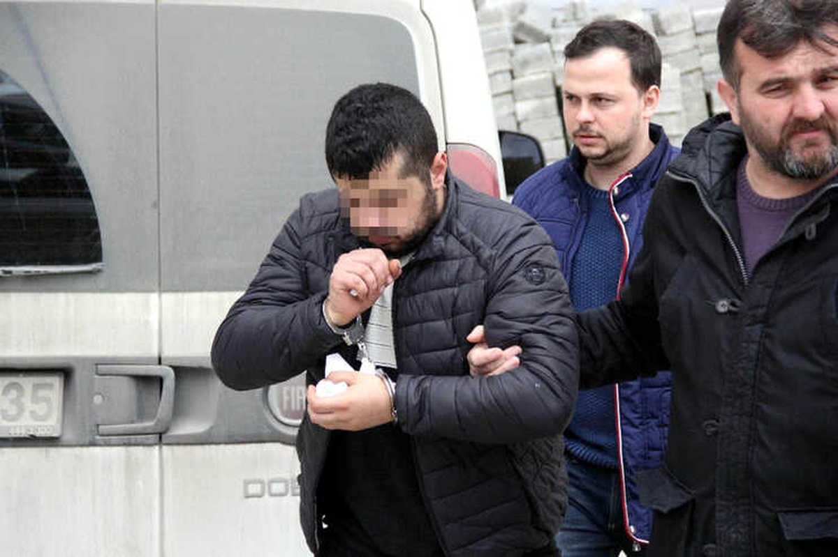 Gözaltındaki Arkadaşına \'Döner Ekmek Arası\' Uyuşturucu Hap