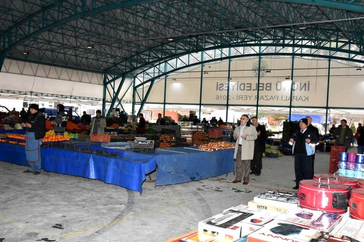 İnönü\'de Pazar Tezgahları Artık Dua ile Açılıyor