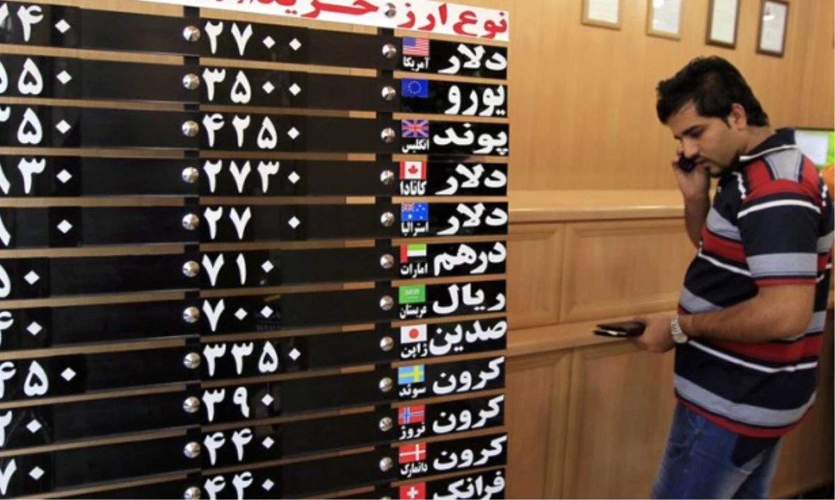 İran\'da Riyaldaki Rekor Düşüş Sonrası Döviz Bürolarına Baskın