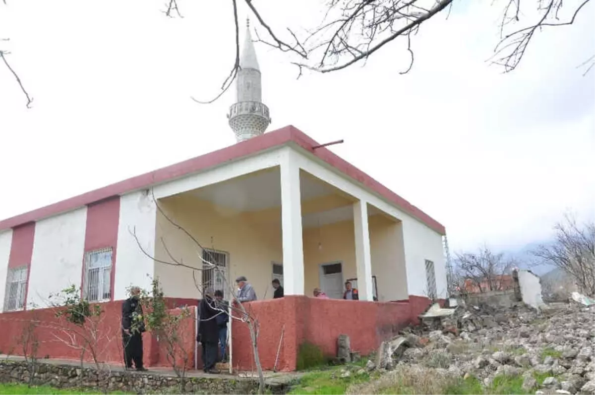 Lojmansız Camiye İmam Bulunamıyor