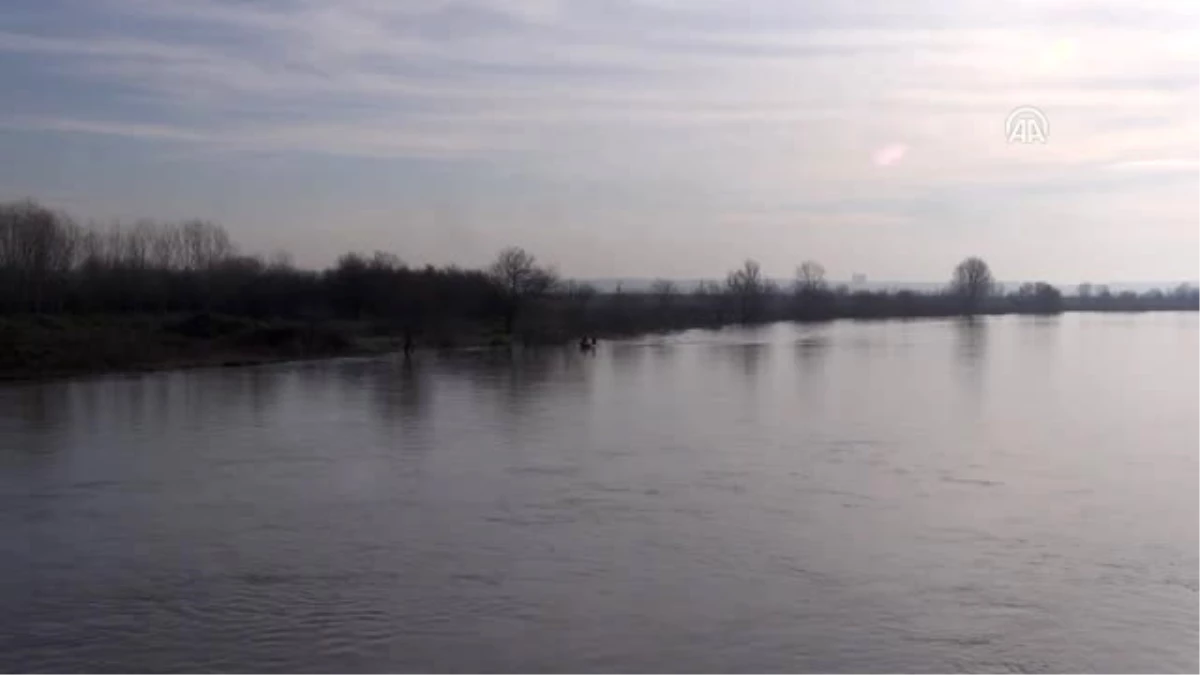 Meriç Nehri\'nde Kaçakları Taşıyan Botun Batması - Arama Çalışmaları Sürüyor