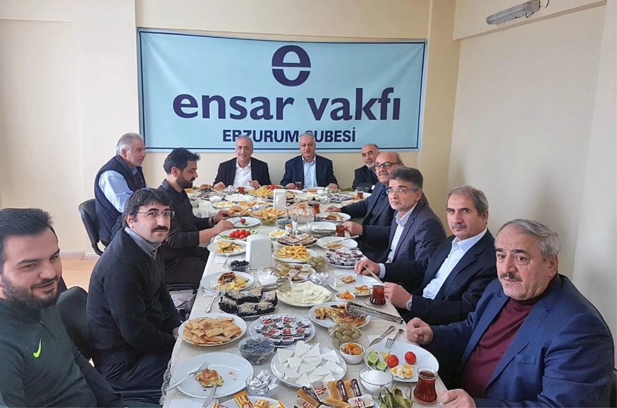 Rektör Çomaklı, Ensar Vakfını Ziyaret Etti