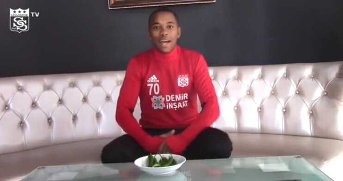 Robinho, Als Hastalığına Dikkat Çekmek İçin Acı Biber Yedi