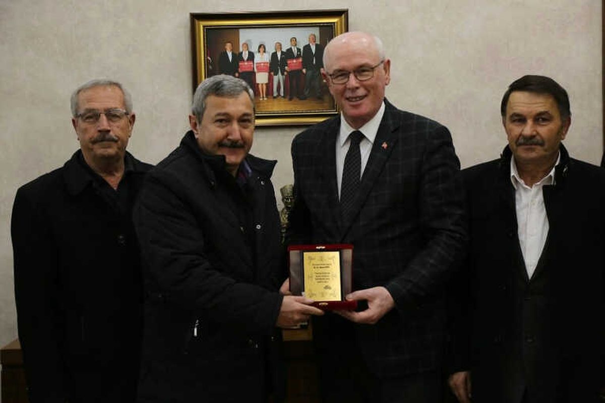 Sofder\'den Kazım Kurt\'a Teşekkür Plaketi