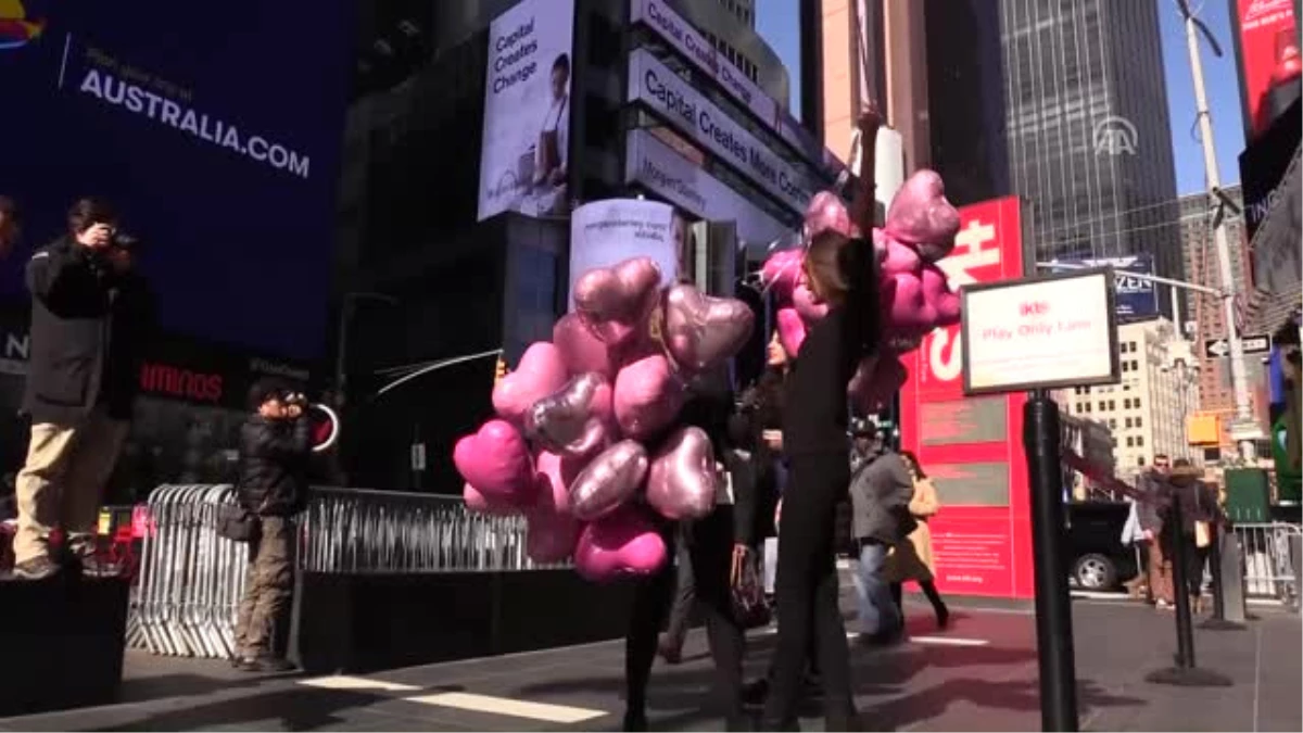 Times Meydanı\'nda Sevgililer Günü Kutlandı - New York