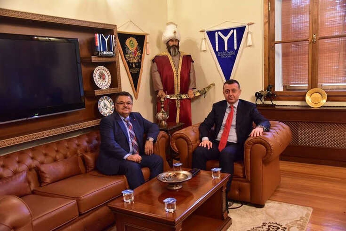 Vali Büyükakın ve Başkan Yağcı, Belediye Yeni Ek Hizmet Binasında İncelemelerde Bulundu