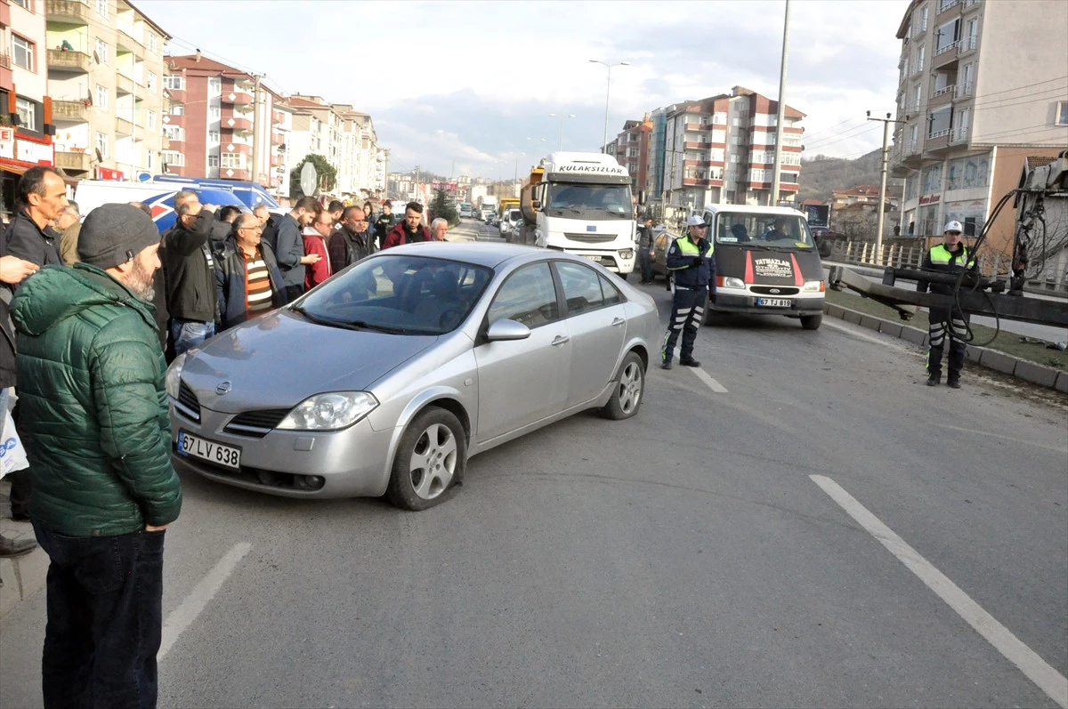 Zonguldak\'ta Trafik Kazası: 2 Yaralı