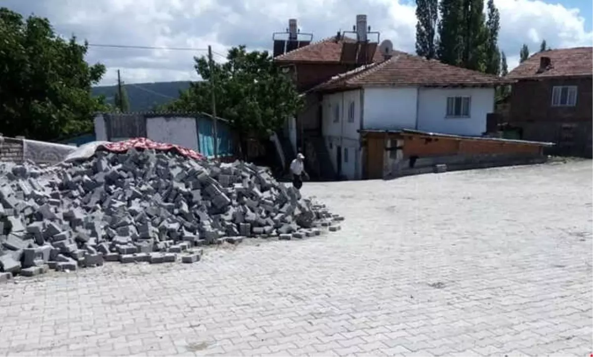 Amasya\'da Köy Sokakları Şehirdeki Gibi Oluyor