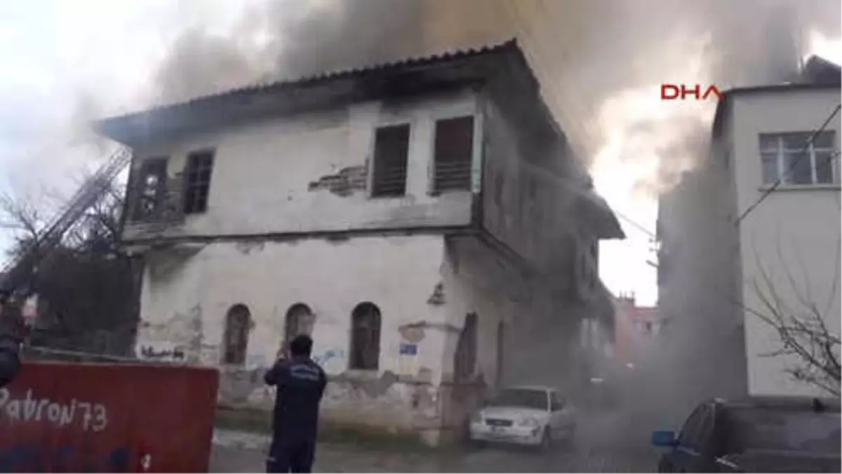 Antalya-Otomobilini Kurtarmak İçin Canını Tehlikeye Attı