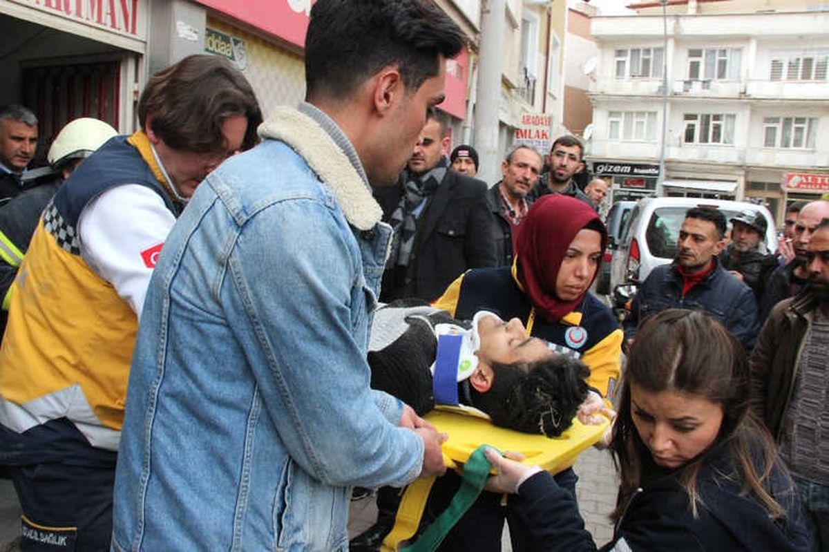 Apartmanın Havalandırma Boşluğundan Evine Girmek İsterken Zemine Düştü