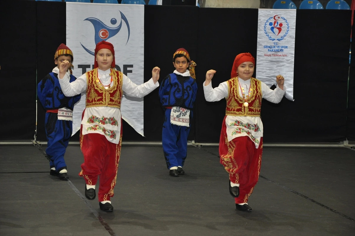 Edirne\'de Halk Oyunları Yarışması Yapıldı