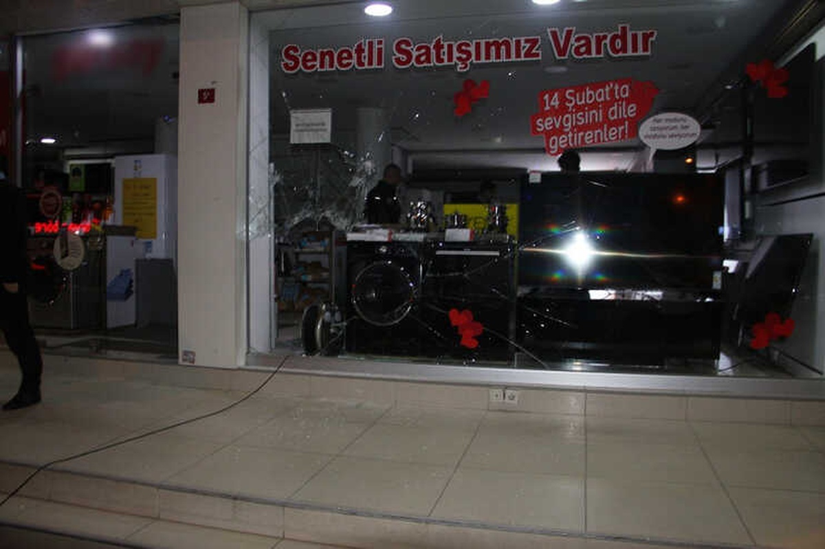 İstanbul\'da Beyaz Eşya Mağazası Soygunu
